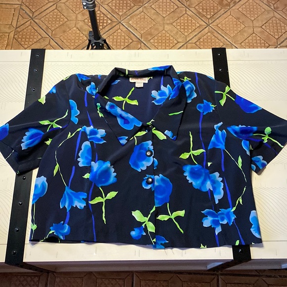Rikki Sue Vintage Navy Blue Blouse With Blue Flowers. Size 22W - Picture 5 of 6